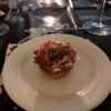 Filodeegbakje met roomkaas, serranoham en dadeltapenade