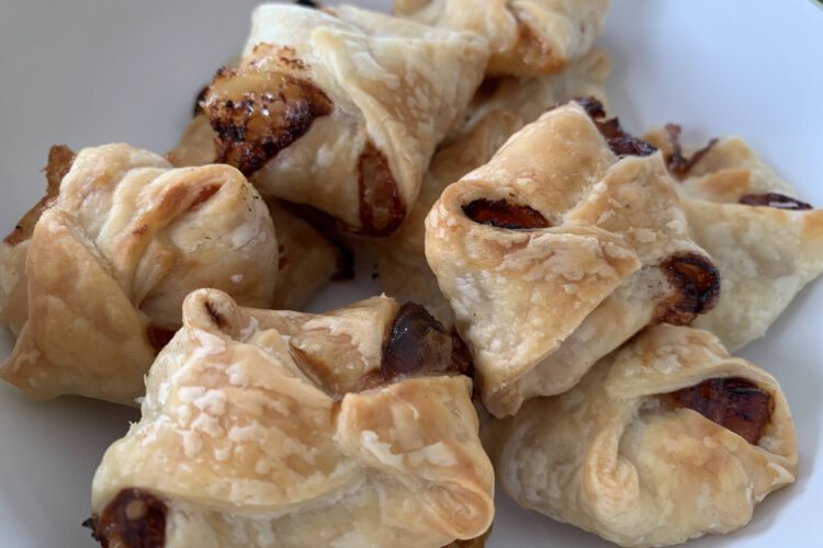 Bladerdeeghapje met brie