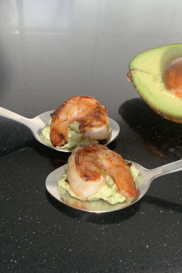 Amuse avocado mousse met gamba