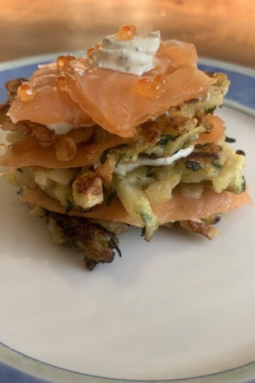 aardappel/courgette rösti met gerookte zalm