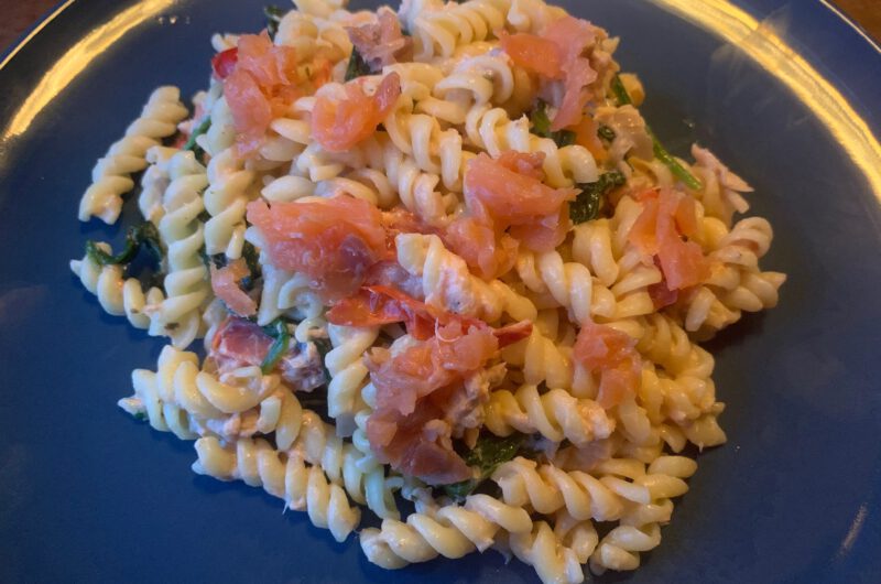 Pasta met zalm en babyspinazie