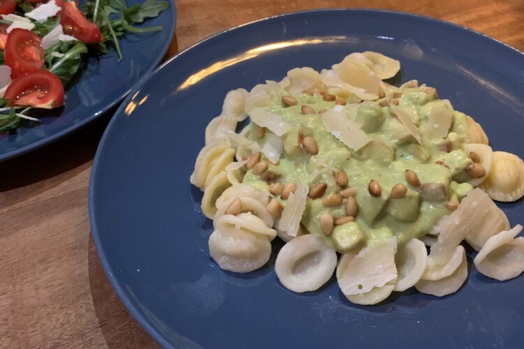 Pasta met avocado roomsaus