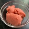 Aardbeiensorbetijs